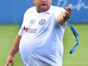 Bahia acerta a renovação do técnico Guto Ferreira 