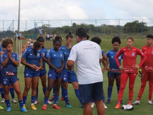 Bahia dispensa jogadoras e suspende futebol feminino até abril de 2022
