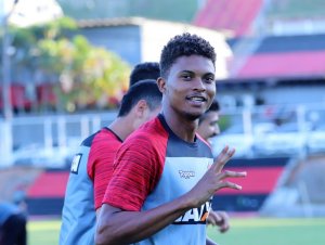 Clube da Série A anuncia a contratação do zagueiro Lucas Ribeiro, ex-Vitória