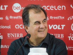 Fábio Mota admite necessidade de saída de jogadores para diminuir elenco