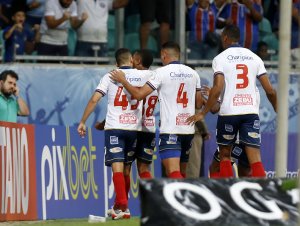 Com dois de Davó, Bahia vence Ponte Preta e recupera liderança da Série B 
