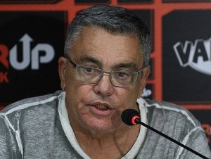 AGE que pode destituir Paulo Carneiro da presidência do Vitória será realizada neste sábado