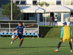 Bahia faz treino físico e técnico de olho no Athletico-PR