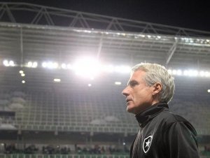 Após sofrer goleada para o América-MG, técnico do Botafogo critica o elenco