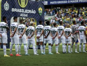 Vitória negocia a contratação de meia argentino; lateral também entra no radar 