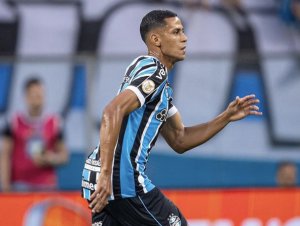 Zagueiro do Grêmio entra no radar do Vitória