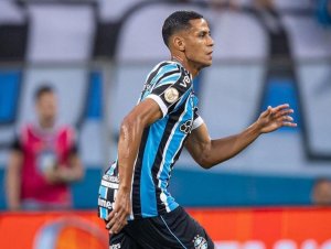 Zagueiro do Grêmio entra no radar do Vitória; saiba quem