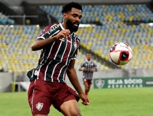 Vitória acerta contratação de Caio Vinícius, volante do Fluminense