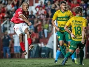  Adversário do Vitória em jogo adiado, Cuiabá perde para o Vila pela semifinal da Copa Verde