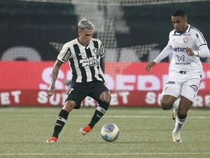 Vitória desperdiça chances, perde para o Botafogo e chega a cinco jogos sem vencer