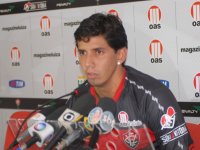 Victor Ramos comemora renovação e projeta busca à Libertadores